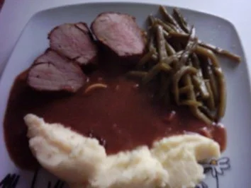 Rezept: Schweinslende mit Muskatkartoffelpüree,Butterbohnen und eine Schoko-Orangen-Bratensoße als Dessert Orangen-Kiwi-Birnen geeist Bild Nr. 8 Schweinslende mit Muskatkartoffelpüree,Butterbohnen und eine Schoko-Orangen-Bratensoße als Dessert Orangen-Kiwi-Birnen geeist - Rezept - Bild Nr. 8