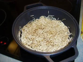 Gefüllte Hühnerbrüstchen mit Schmorgemüse in einer Lauchrolle. - Rezept - Bild Nr. 16