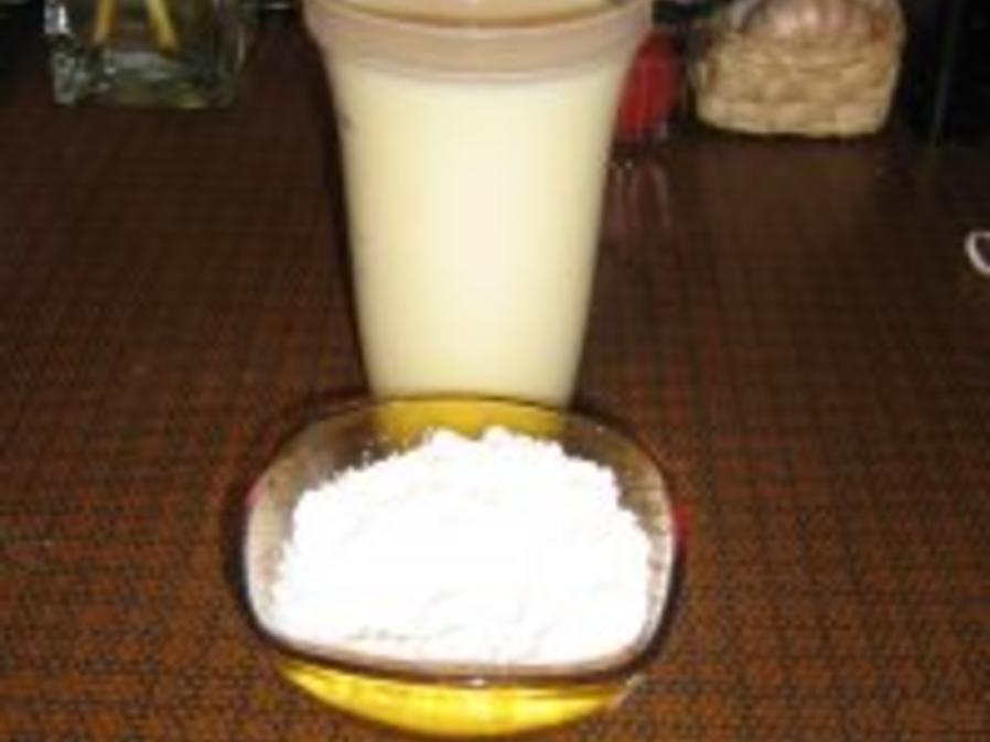 Vanillepudding mit Walnüssen unter einem Schokogitter - schnell ...