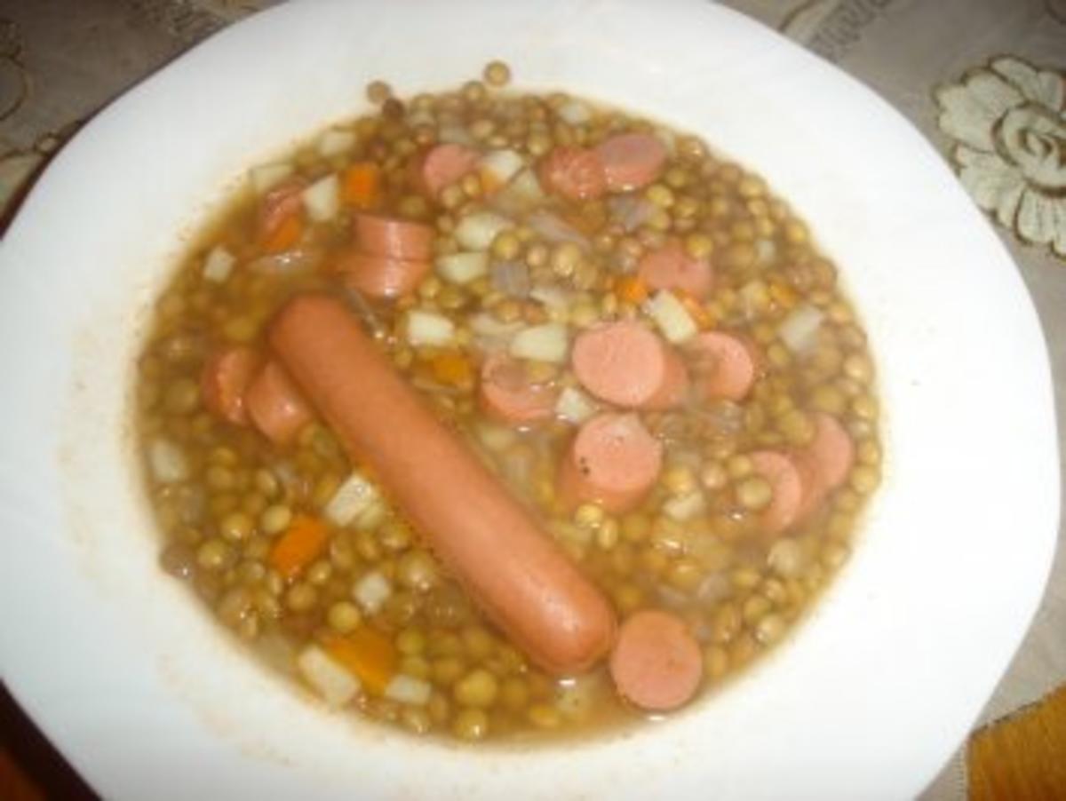 Linsensuppe mit Linsen und Zwiebel