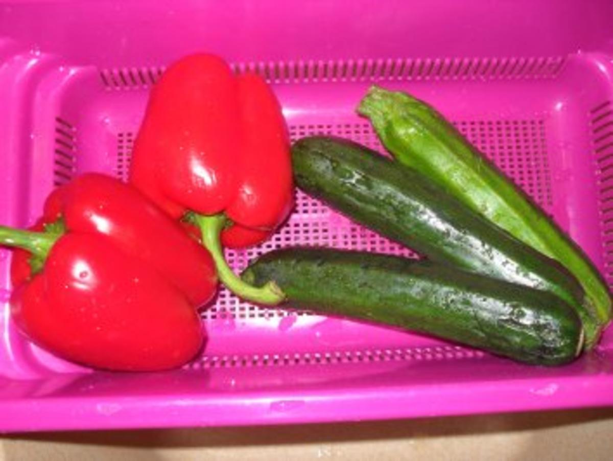 Rindersteak mit Sour-Creme, Zucchini Paprika Gemüse und Rosmarinkartoffeln - Rezept - Bild Nr. 2