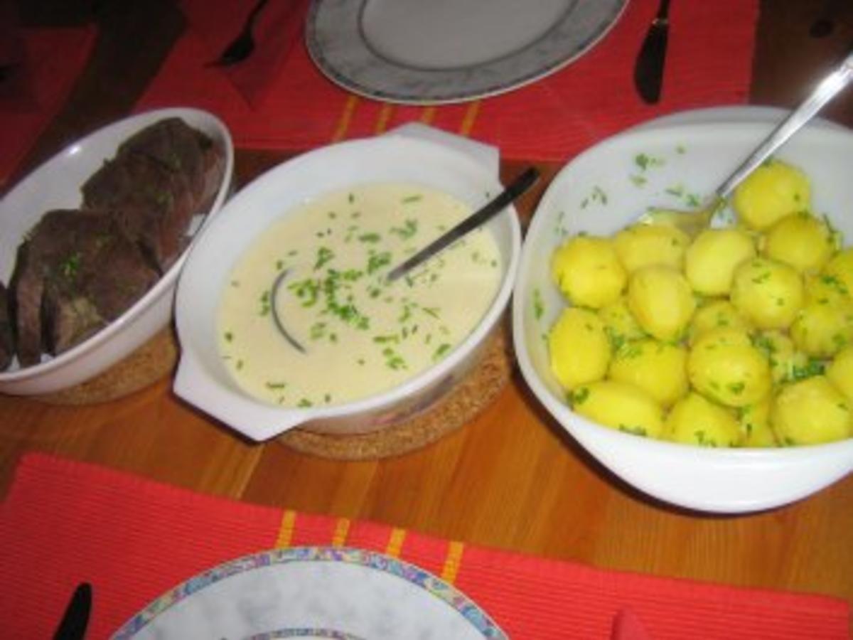 Rindfleisch mit feiner Meerrettichsoße, Kräuterkartoffeln und Rote-Bete ...