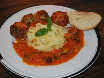 Rezept: Gratinierte Frikadellen in Tomatensauce Bild Nr. 2 Gratinierte Frikadellen in Tomatensauce - Rezept - Bild Nr. 2