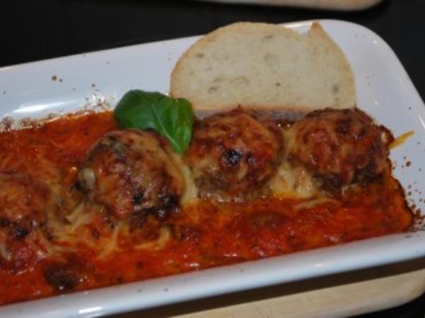 Gratinierte Frikadellen in Tomatensauce - einfach - von Anni2000 Gratinierte Frikadellen in Tomatensauce - einfach - von Anni2000
