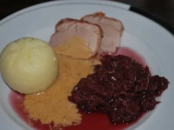 Schweinefilet im Schinkenmantel mit Zwiebelrahmsauce - Rezept