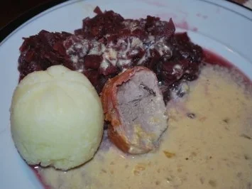Schweinefilet im Schinkenmantel mit Zwiebelrahmsauce - Rezept - Bild Nr. 2