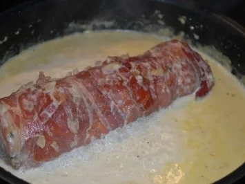 Schweinefilet im Schinkenmantel mit Zwiebelrahmsauce - Rezept - Bild Nr. 3