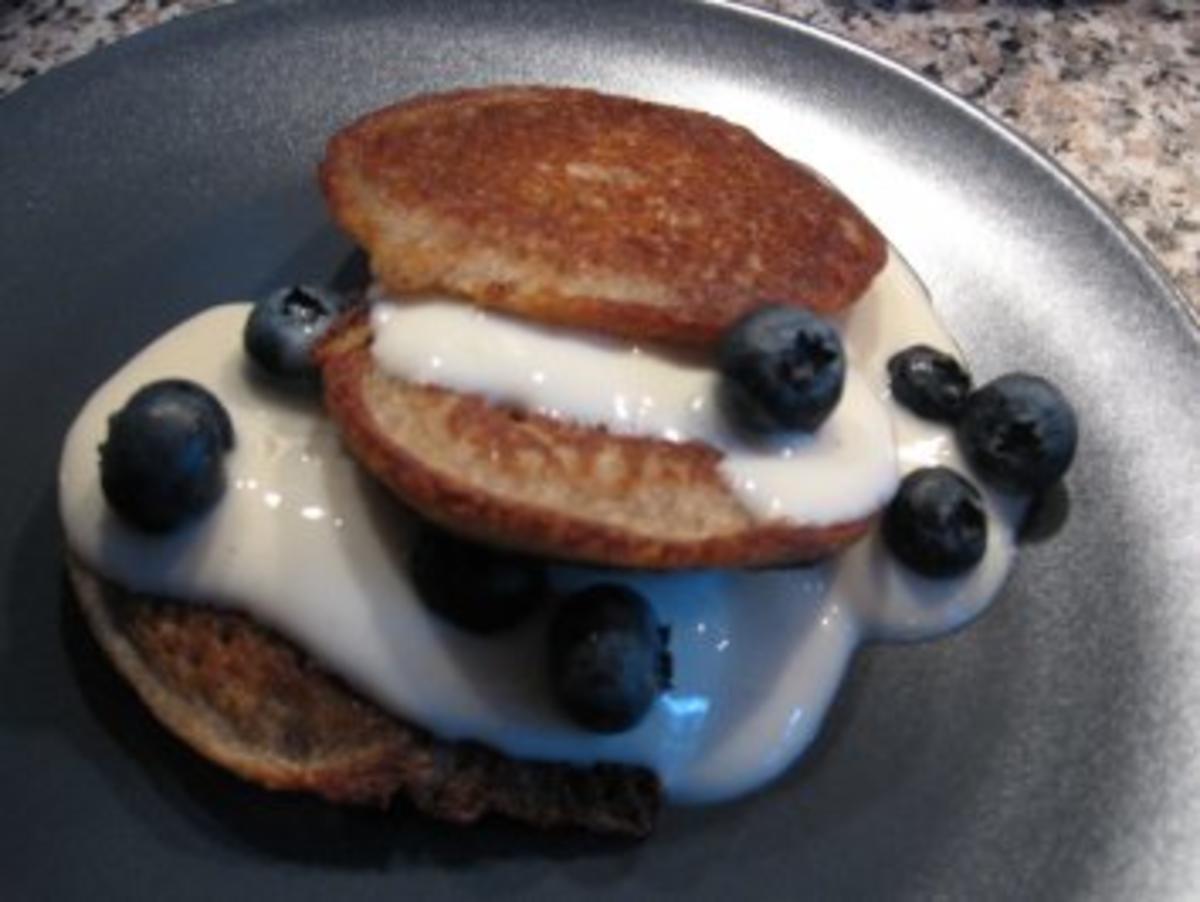 Bilder für Glyx-Buchweizen-Blinis mit Joghurtcreme und Heidelbeeren - Rezept