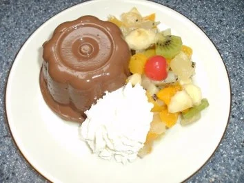 Schokopudding mit Obstsalat - Rezept
