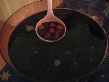 Rezept: Silvester-Früchte-Bowle Bild Nr. 2 Silvester-Früchte-Bowle - Rezept - Bild Nr. 2