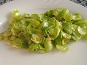 Rezept: Gedünstete Rosenkohlblätter Gedünstete Rosenkohlblätter - Rezept