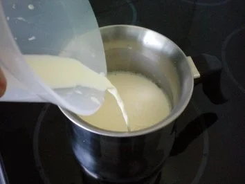 Rezept: Geburtstagstorte (Marzipantorte) Bild Nr. 2 Geburtstagstorte (Marzipantorte) - Rezept - Bild Nr. 2