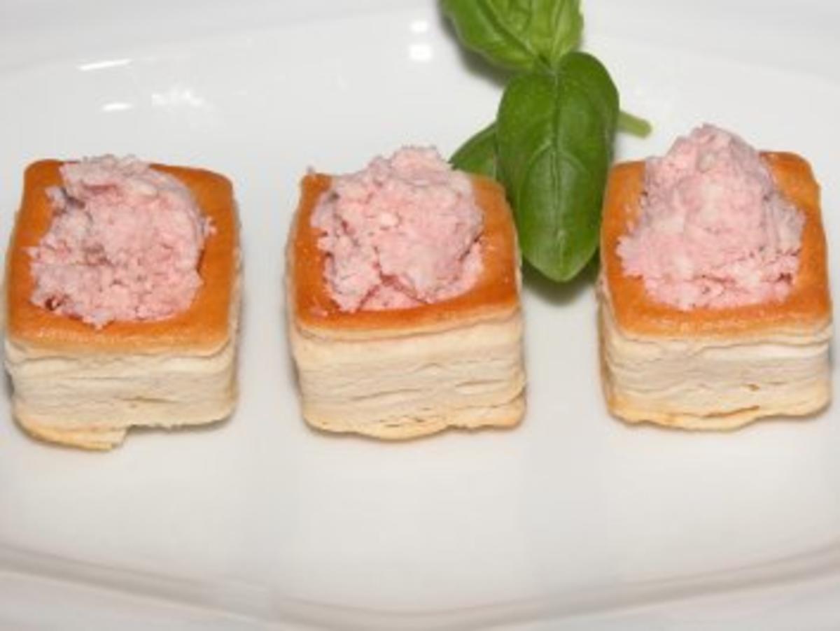 Bilder für Antipsti - Blätterteigpasteten mit Mortadella Mousse - Rezept