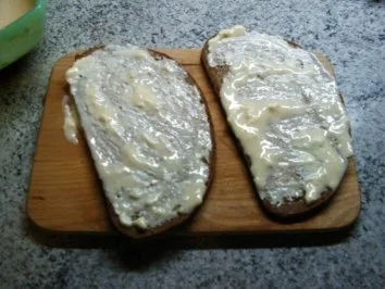 Brotscheiben im Frischkäsemantel gebacken - Rezept - Bild Nr. 4