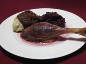 Gans a la Ahlschwedt gefüllt mit Maronen, Pflaumen und Äpfeln, dazu Kartoffelknödel - Rezept