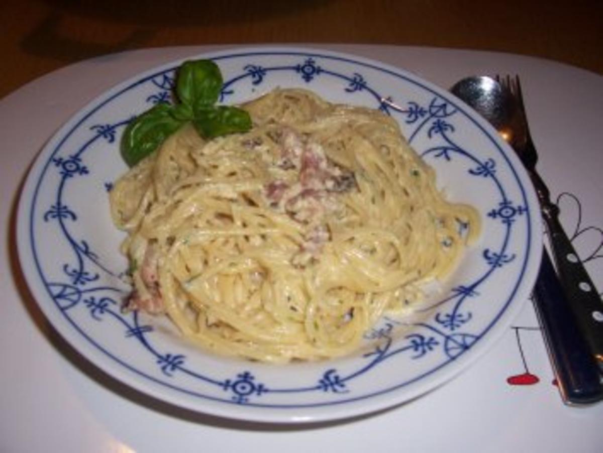 Bilder für Pastasoße...Spaghetti in Knoblauchsahne - Rezept