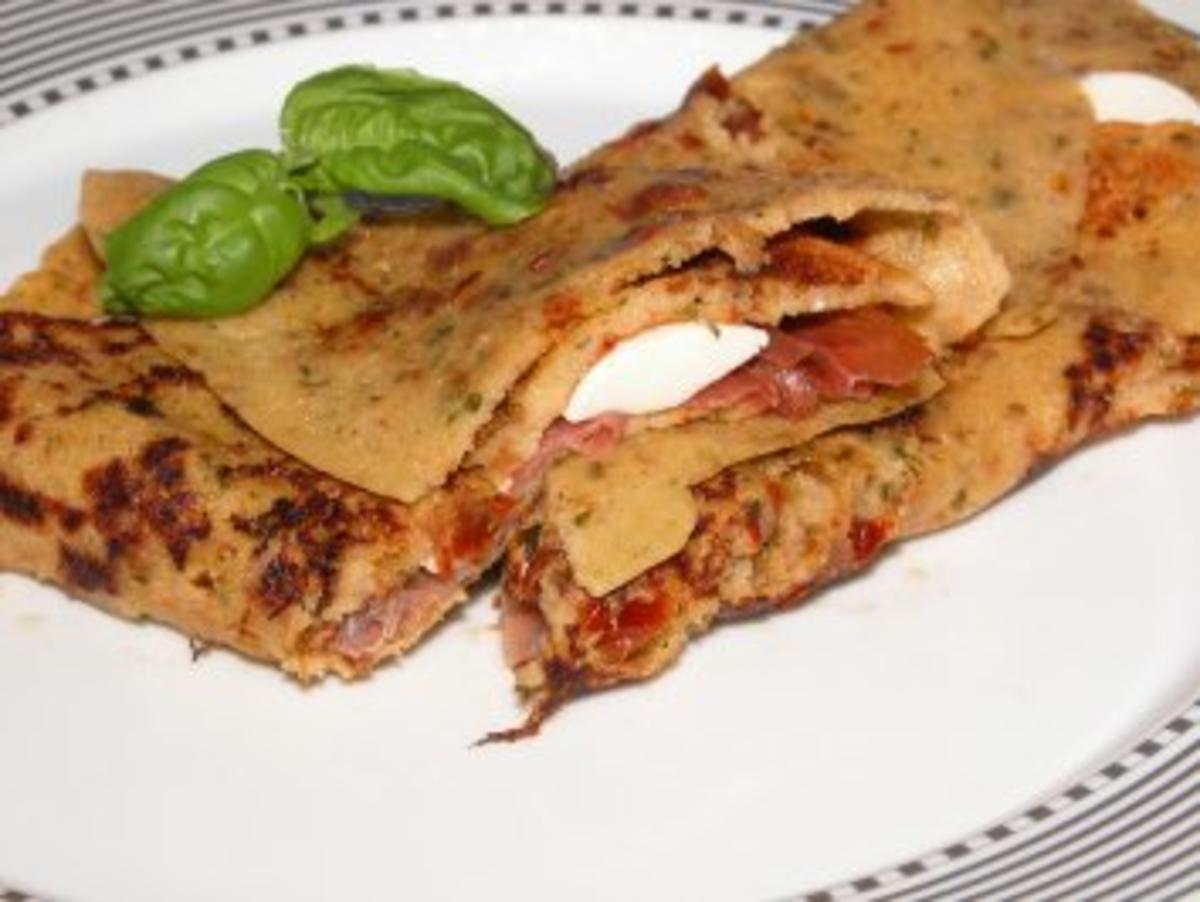 Bilder für Tomaten Crêpes mit Parmaschinken und Mozzarella - Rezept