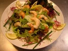 Blattsalat mit Garnelen an Joghurtdressing - Rezept