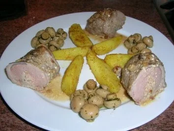 gefülltes Schweinefilet mit Minichampignons und Curry Kartoffeln - Rezept
