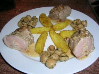 gefülltes Schweinefilet mit Minichampignons und Curry Kartoffeln - Rezept