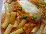 Hähnchenbrustfilet in Tomatensauce überbacken - Rezept