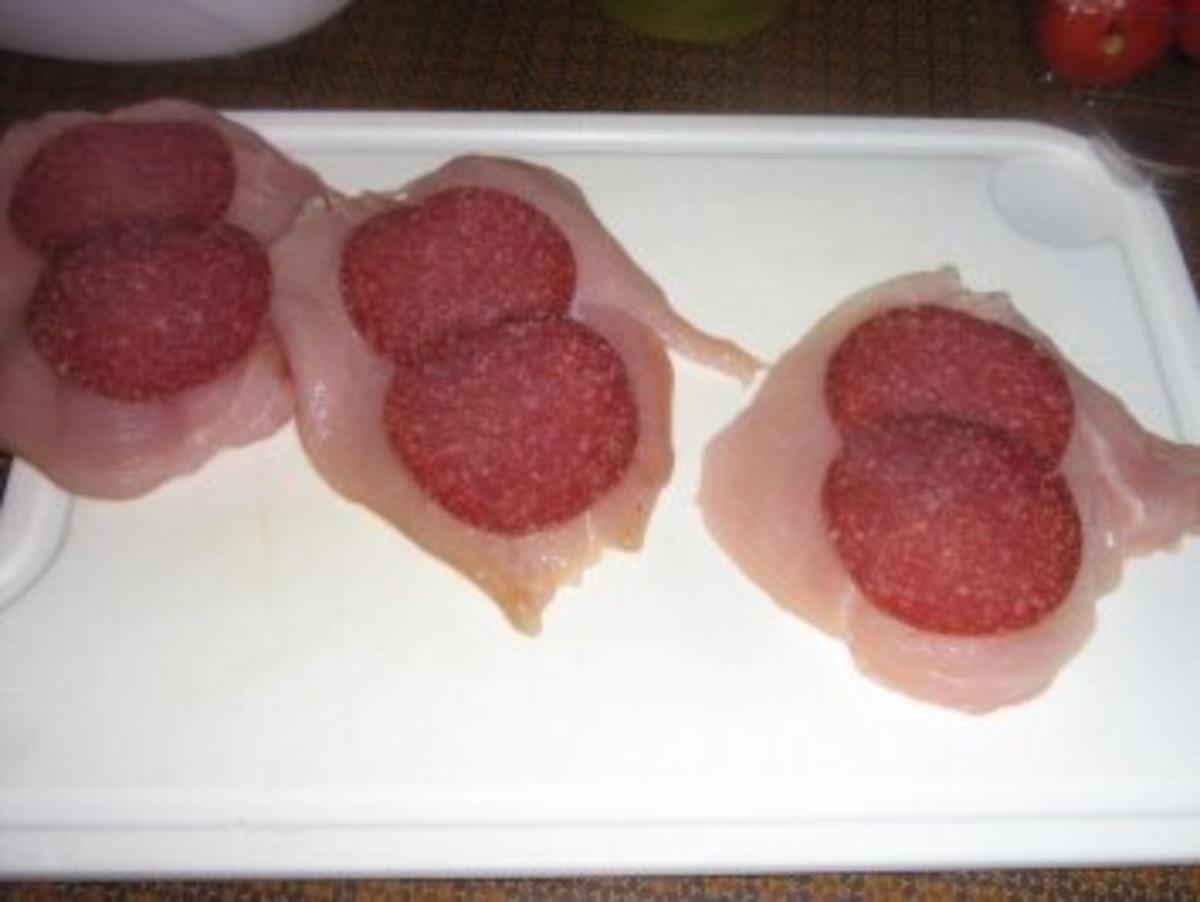 Hähnchenbrust-Cordonbleu mit Salami-Kräuterfrischkäse an Tagliatelle - Rezept - Bild Nr. 3