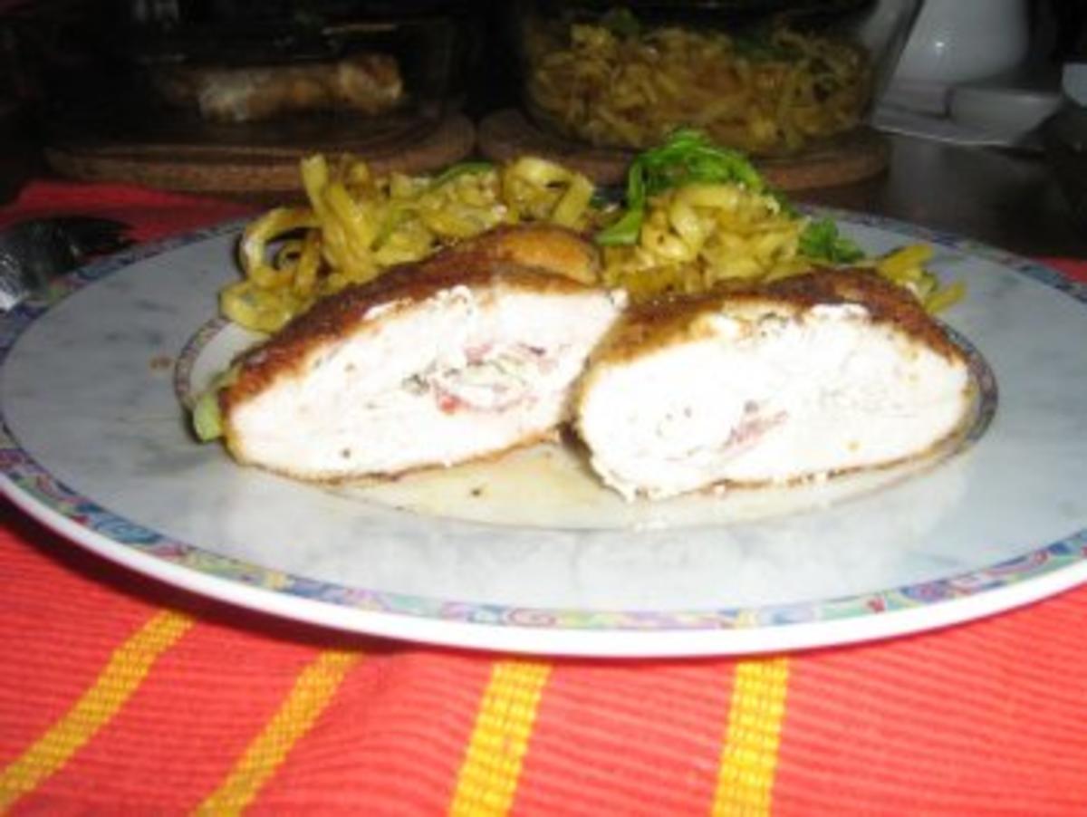 Hähnchenbrust-Cordonbleu mit Salami-Kräuterfrischkäse an Tagliatelle - Rezept - Bild Nr. 8