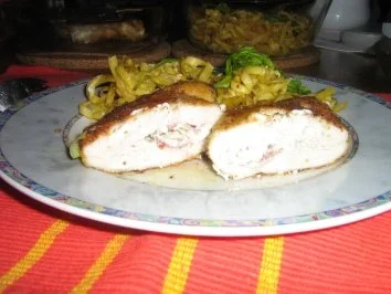 Hähnchenbrust-Cordonbleu mit Salami-Kräuterfrischkäse an Tagliatelle - Rezept - Bild Nr. 8