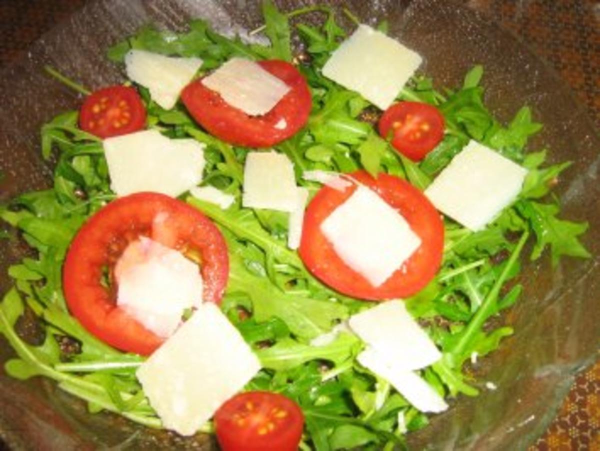 Rucolasalat mit Tomaten, Parmesanspäne und Kerne-Mix - Rezept - Bild Nr. 3