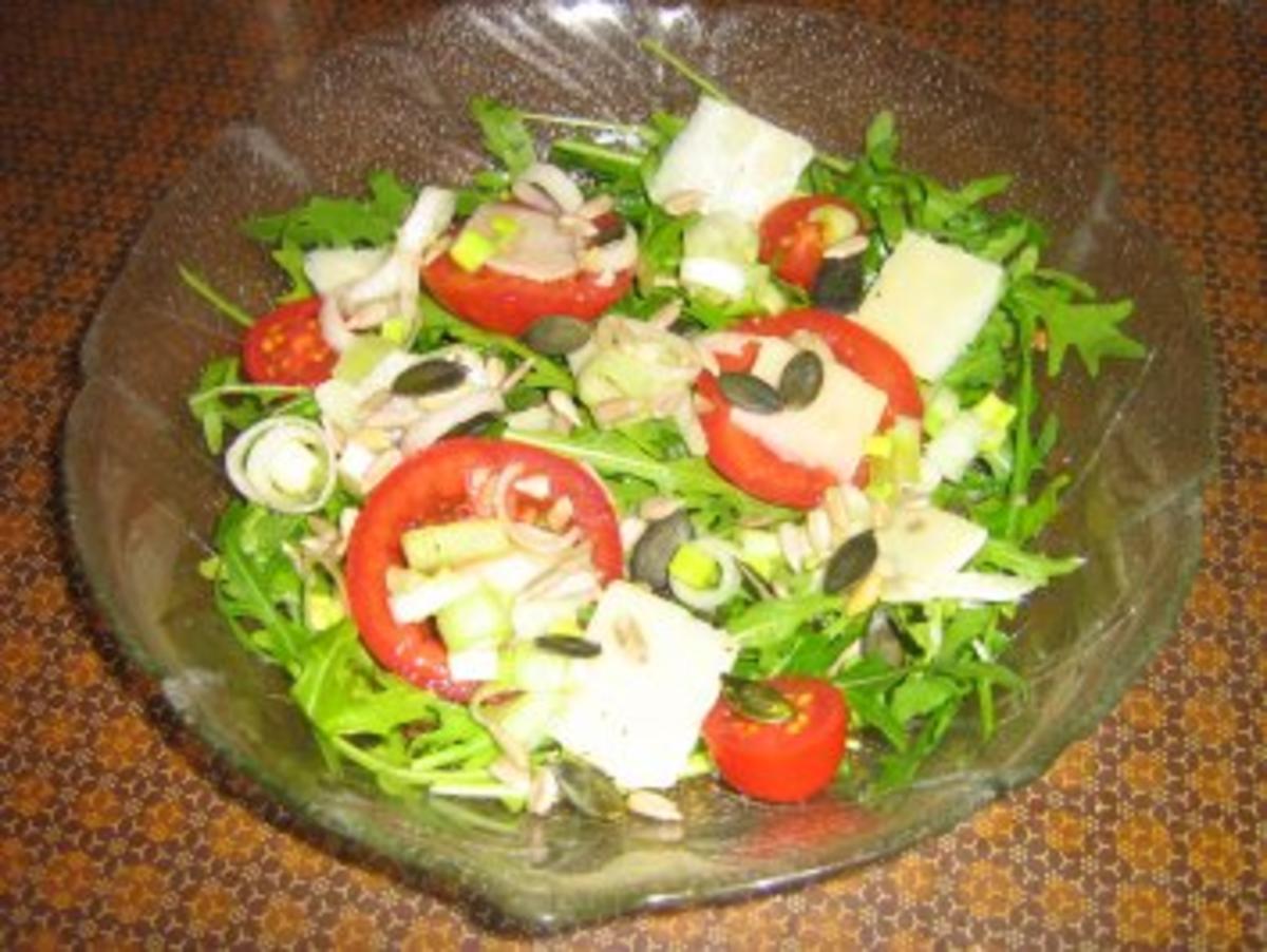 Rucolasalat mit Tomaten, Parmesanspäne und Kerne-Mix - Rezept - Bild Nr. 4
