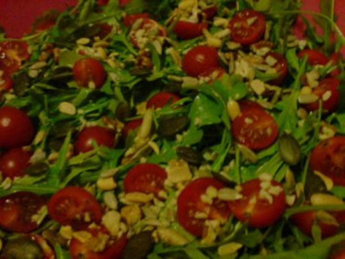 Rucolasalat mit Tomaten, Parmesanspäne und Kerne-Mix - Rezept - Bild Nr. 6