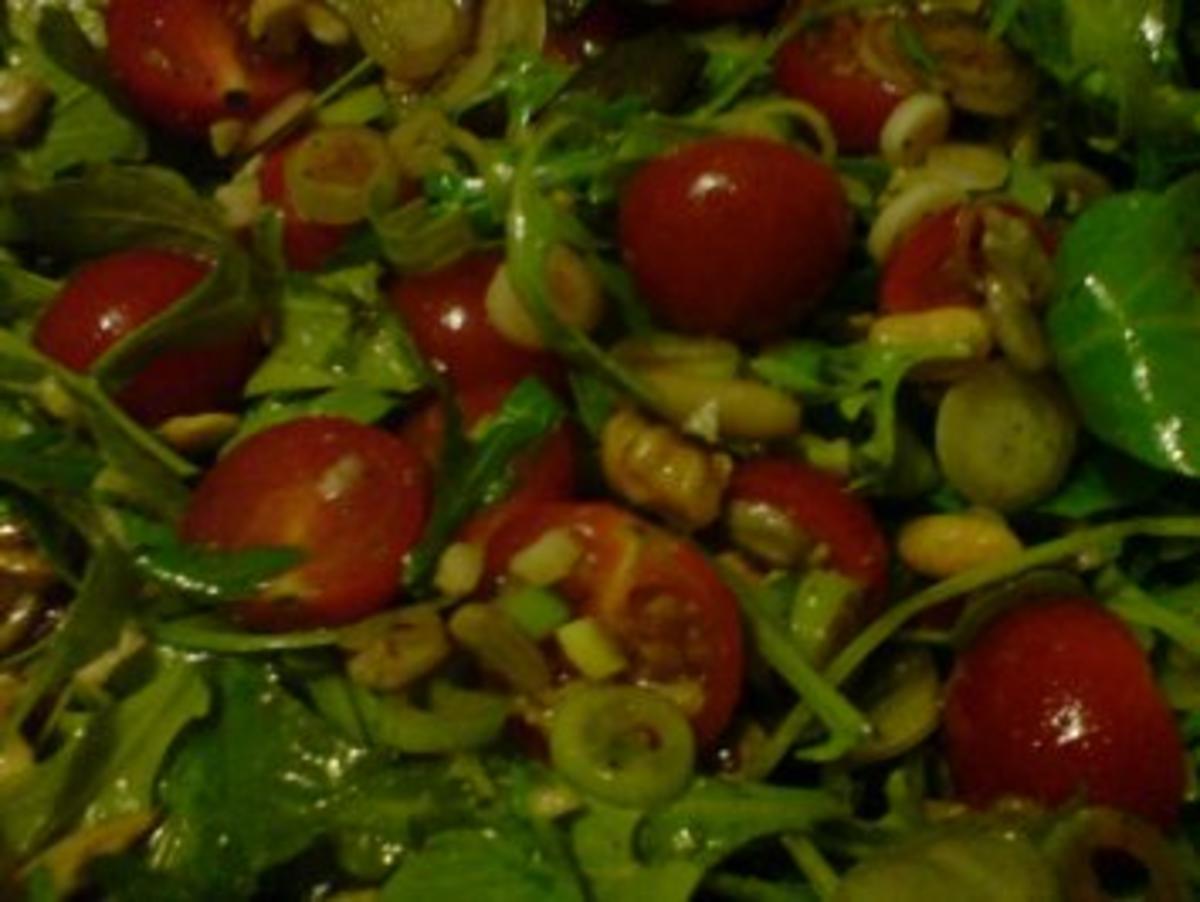 Rucolasalat mit Tomaten, Parmesanspäne und Kerne-Mix - Rezept - Bild Nr. 9