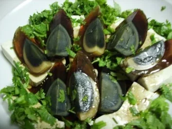 Hundertjährige Eier auf Tofu - Pí Dàn Dòu Fu - 皮蛋豆腐 - Rezept - Bild Nr. 2