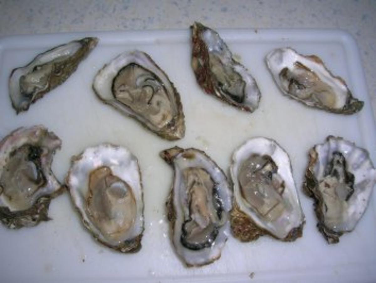 Austern überbacken  (leider fehlt mal wieder aufgrund urlaubsbedingter "Kocherei" die entsprechende Deko - Sorry - Rezept - Bild Nr. 2