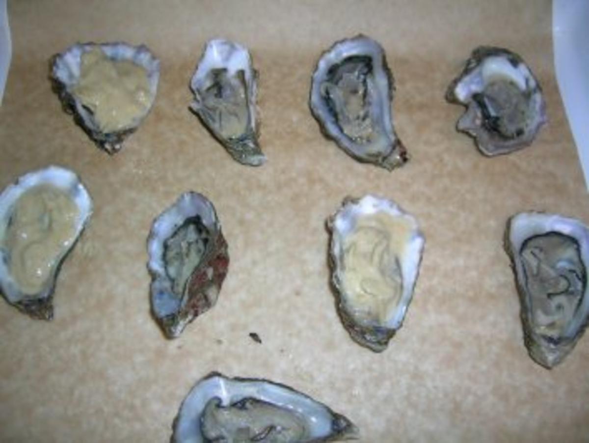 Austern überbacken  (leider fehlt mal wieder aufgrund urlaubsbedingter "Kocherei" die entsprechende Deko - Sorry - Rezept - Bild Nr. 3