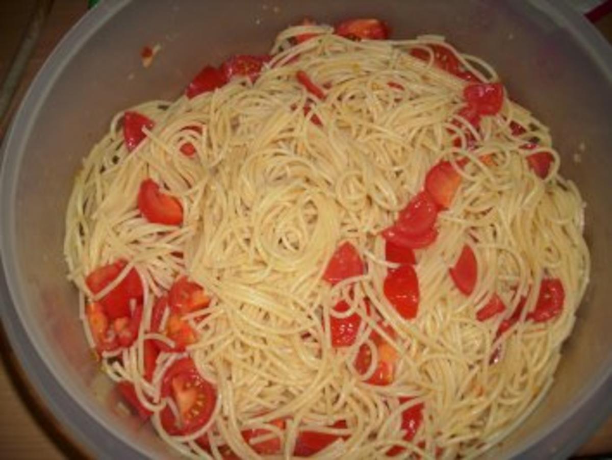 Spaghettisalat schmeckt warm und kalt - Rezept mit Bild - kochbar.de