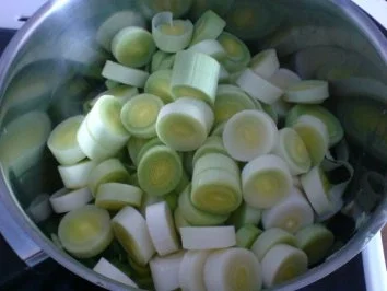 Porree-Gemüse zu Bratwurst - Rezept - Bild Nr. 6