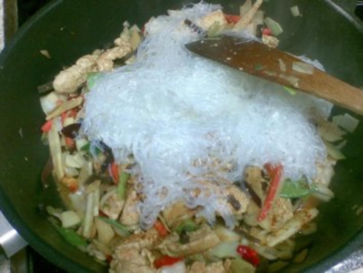 Chinesisches Wok-Gemüse mit Glasnudeln und Putenbruststreifen - Rezept - Bild Nr. 7