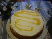 Apfelkuchen mit Sekt und mit Eierlikör dekoriert - Rezept