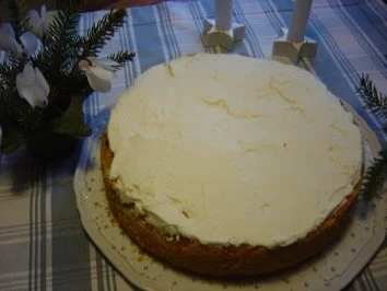 Apfelkuchen mit Sekt und mit Eierlikör dekoriert - Rezept - Bild Nr. 2