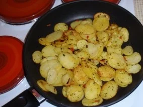 Rezept: Bratkartoffeln mit Schinken und Peperoni Bild Nr. 4 Bratkartoffeln mit Schinken und Peperoni - Rezept - Bild Nr. 4