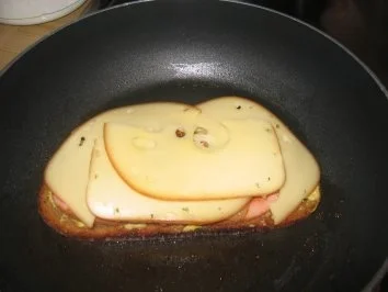 Rezept: Brotzeit/ Snack: Knackwurst, deftig überbacken! Bild Nr. 2 Brotzeit/ Snack: Knackwurst, deftig überbacken! - Rezept - Bild Nr. 2