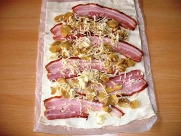 Blätterteigröllchen mit Bauchspeck, Champignons und Käsefüllung - Rezept - Bild Nr. 4