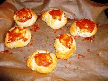 Blätterteigröllchen mit Bauchspeck, Champignons und Käsefüllung - Rezept - Bild Nr. 8