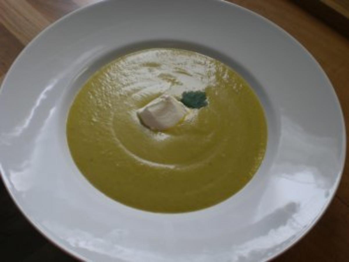 Zucchinicremesuppe mit Zucchini und Zwiebel - Rezept mit Bild - kochbar.de