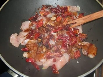 Rezept: Scharfe Hähnchenbrust aus dem Wok Bild Nr. 3 Scharfe Hähnchenbrust aus dem Wok - Rezept - Bild Nr. 3