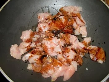 Rezept: Scharfe Hähnchenbrust aus dem Wok Bild Nr. 2 Scharfe Hähnchenbrust aus dem Wok - Rezept - Bild Nr. 2