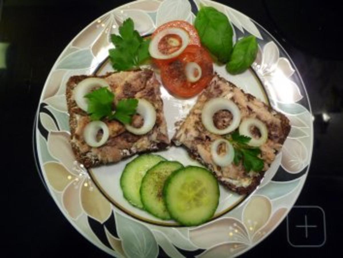 Bilder für Sardinenbrot mit Zwiebel - Rezept