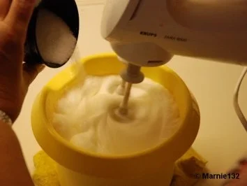 Rezept: Schwarzwälder Kirschtorte Bild Nr. 7 Schwarzwälder Kirschtorte - Rezept - Bild Nr. 7