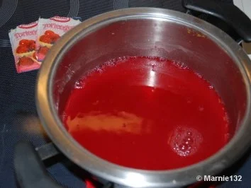 Rezept: Schwarzwälder Kirschtorte Bild Nr. 16 Schwarzwälder Kirschtorte - Rezept - Bild Nr. 16